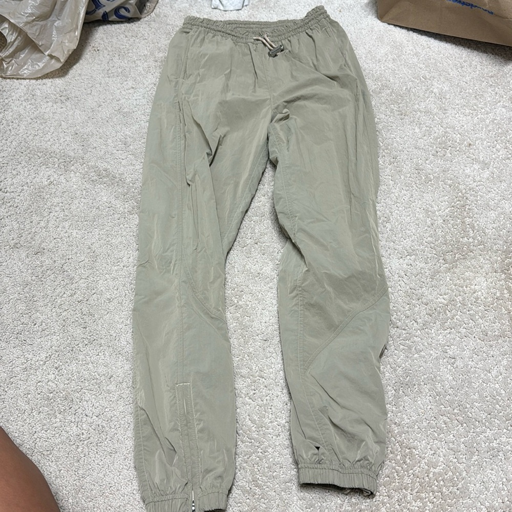 Lululemon women’s nylon joggers